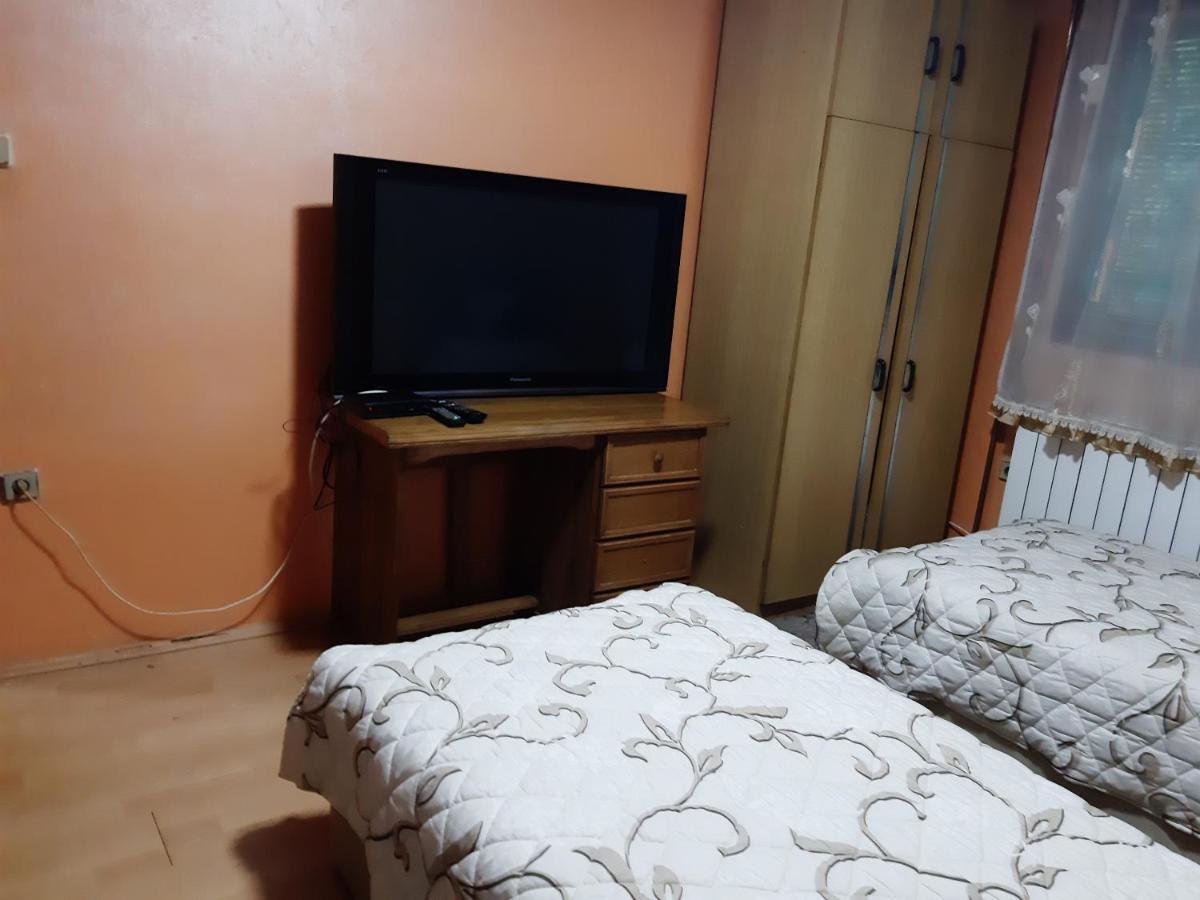 Vila Mir Pirot Luaran gambar