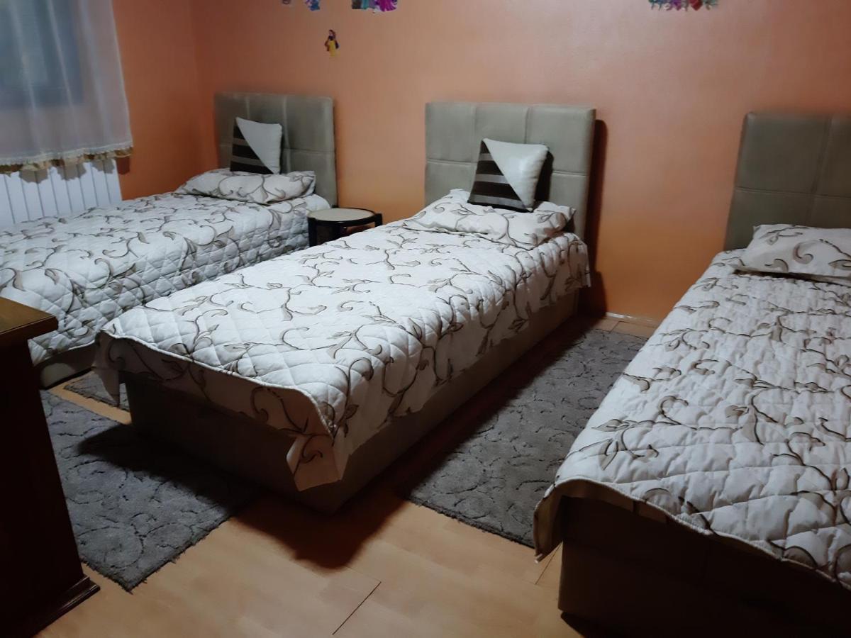 Vila Mir Pirot Luaran gambar