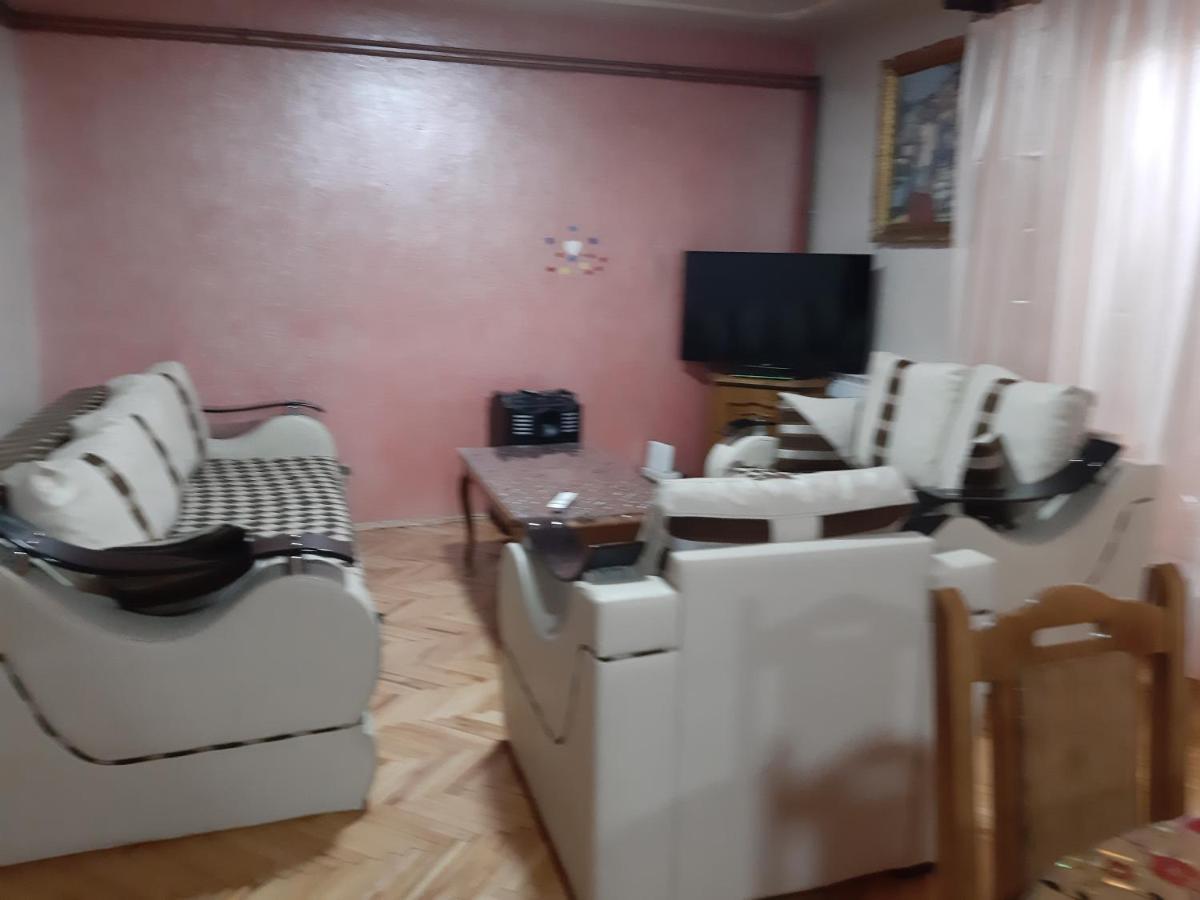 Vila Mir Pirot Luaran gambar