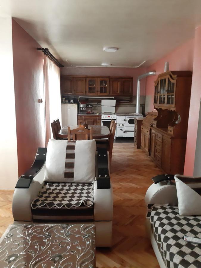 Vila Mir Pirot Luaran gambar