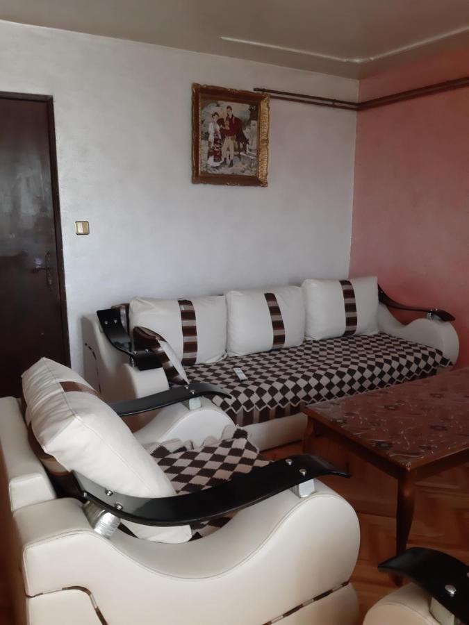 Vila Mir Pirot Luaran gambar