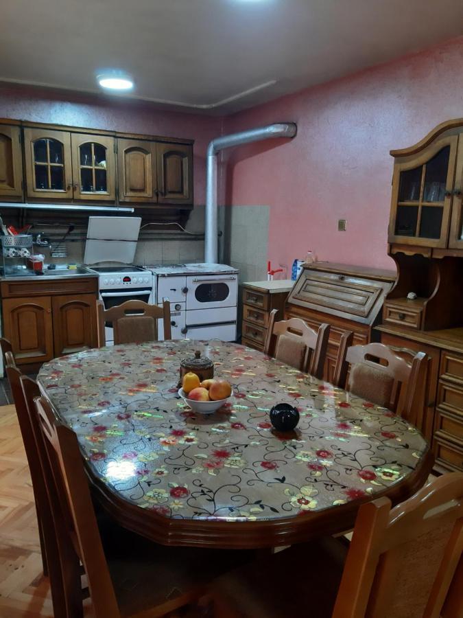 Vila Mir Pirot Luaran gambar