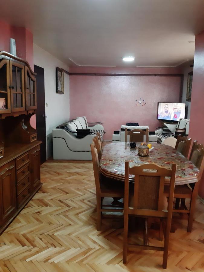 Vila Mir Pirot Luaran gambar