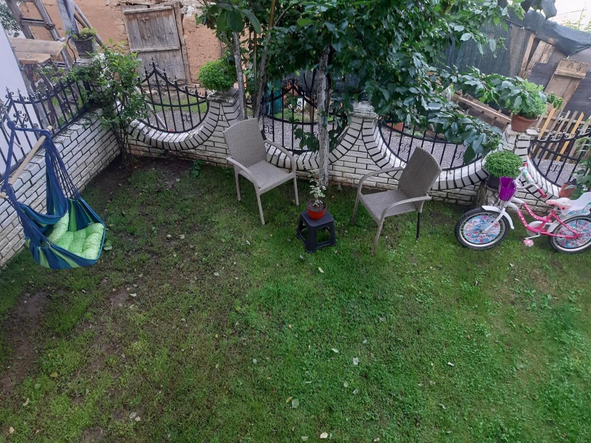 Vila Mir Pirot Luaran gambar