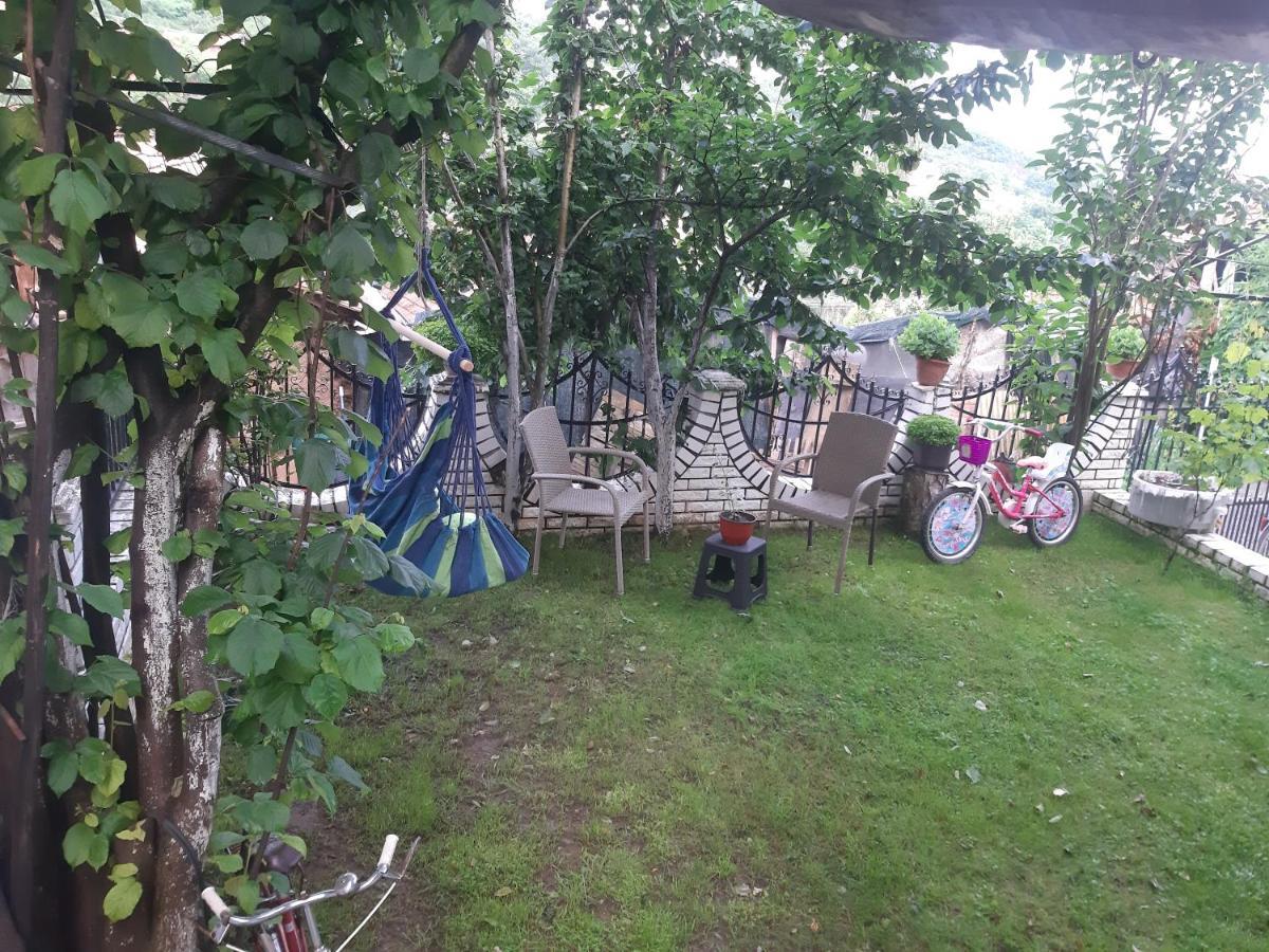Vila Mir Pirot Luaran gambar