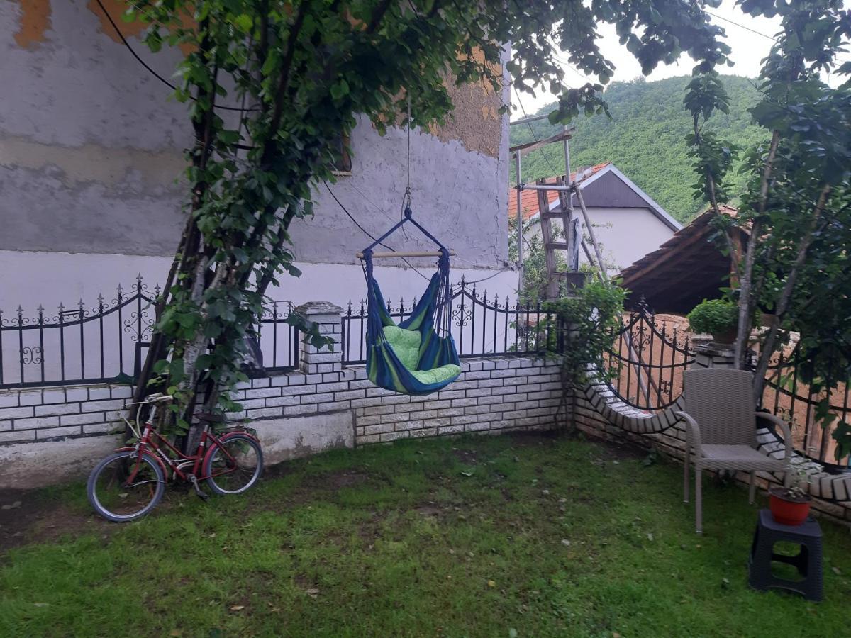 Vila Mir Pirot Luaran gambar