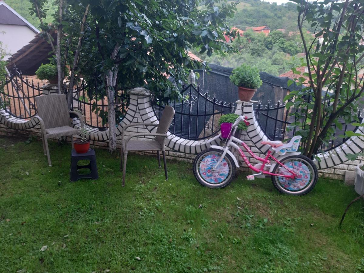Vila Mir Pirot Luaran gambar