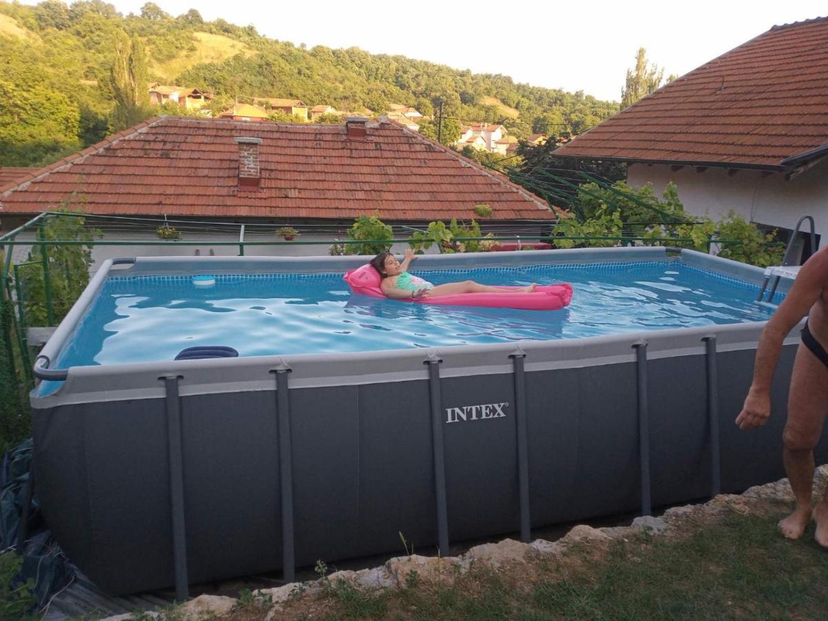 Vila Mir Pirot Luaran gambar